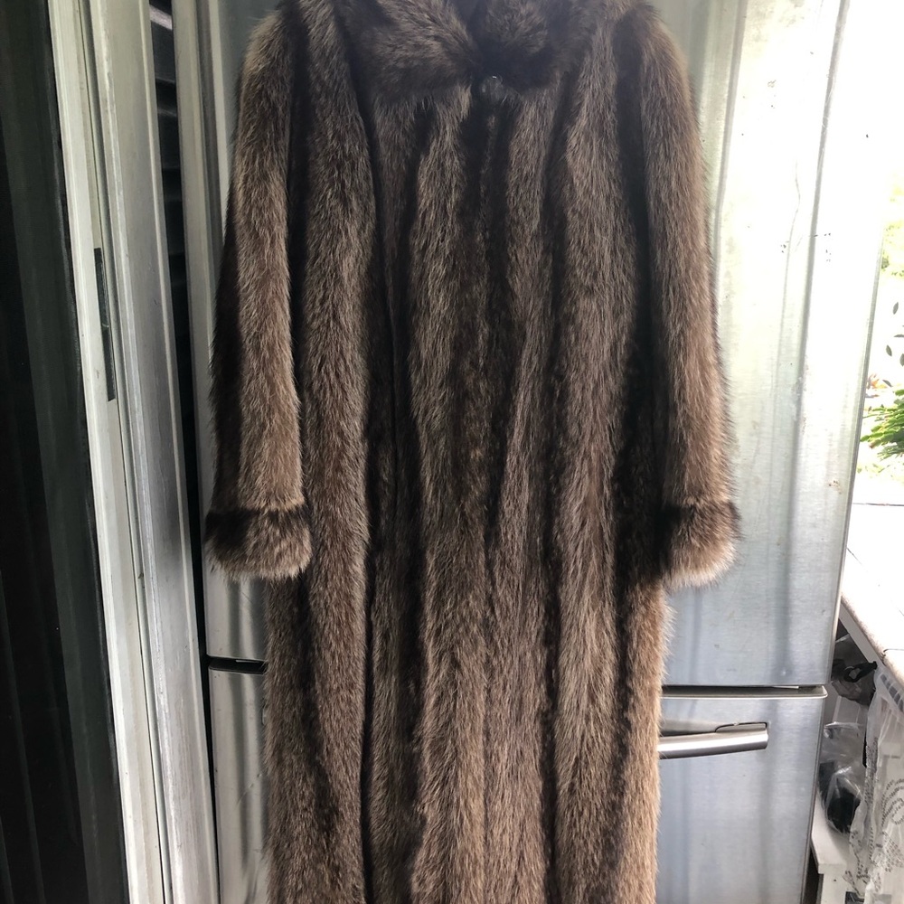 Elegant Full-Length Raccoon Fur Women’s Coat Size M-L